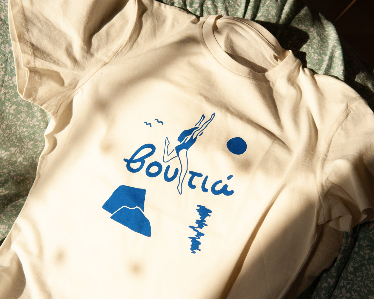 voutia - unisex t-shirt